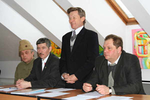 Председатель Всемарийского Совета Владимир Козлов (второй слева) в Президиуме торжественногого собрания в честь юбилея И.Н.Смирнова