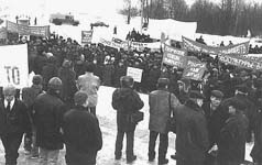 Первый в истории марийского народа митинг в защиту национального театра, против национальной политики Маркелова. 2002 г.